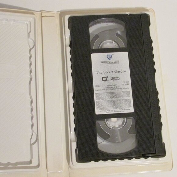 VHS Tapes - 4 Warner Brothers Family movies - Picture 13 of 16